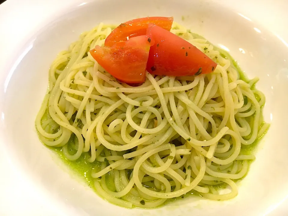 フレッシュトマトのジェノベーゼ🍅🍝|ゆうじ.さん