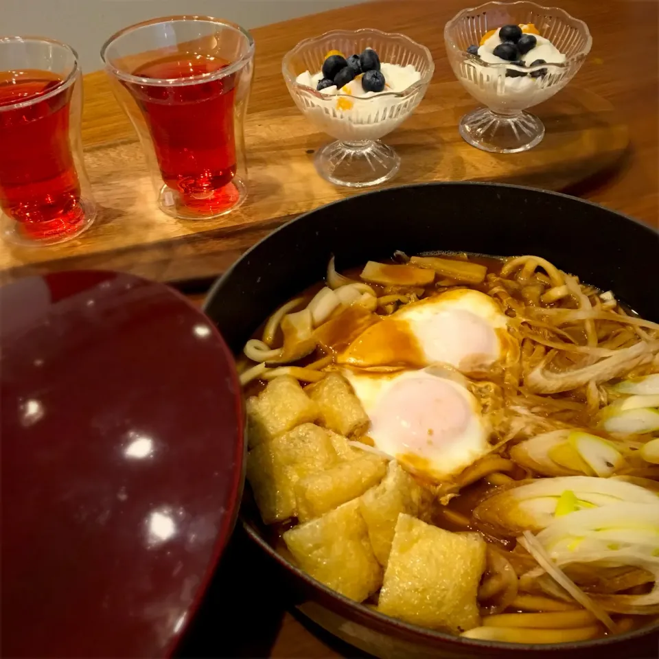 Snapdishの料理写真:味噌煮込うどん🌺ハイビスカスティー🥛ミルク寒天|くろあおさん