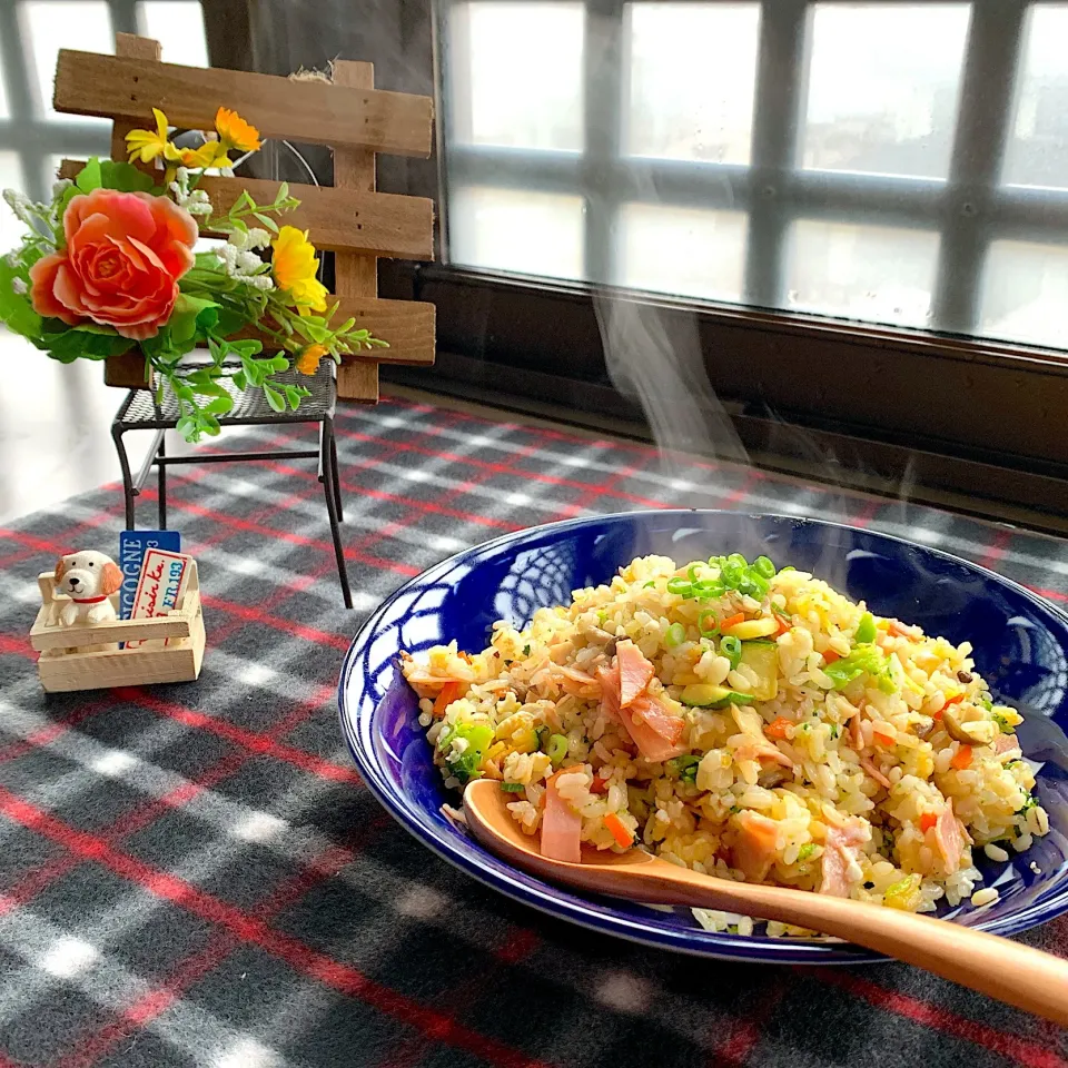 Snapdishの料理写真:2/9お家ご飯♡彩りピラフと粕汁|ビーグルさん