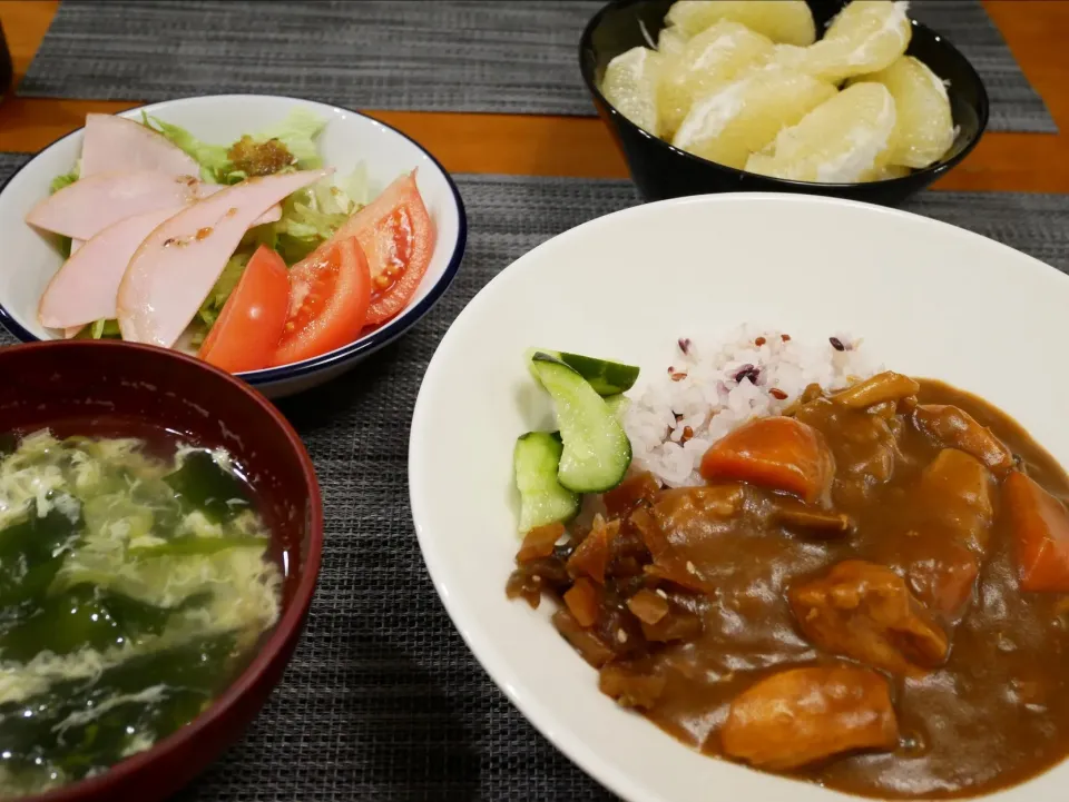 19/02/08 夕飯♪ チキンカレー ハムサラダ 卵とワカメのスープ 文旦|ikukoさん