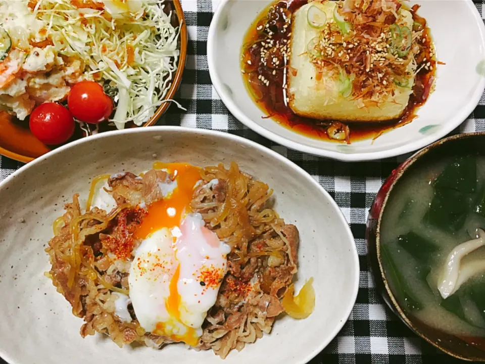 とくたまを使って、すき焼き風牛丼|はる꒰(๑´•.̫ • `๑)꒱さん