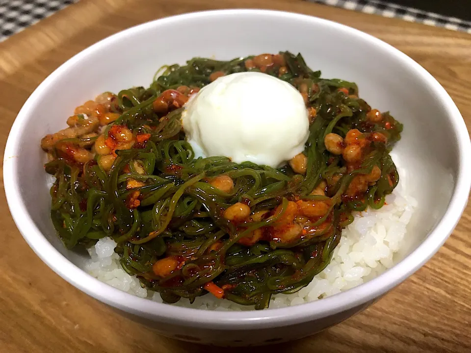 Snapdishの料理写真:食べラーめかぶ納豆ご飯|まぁたんさん