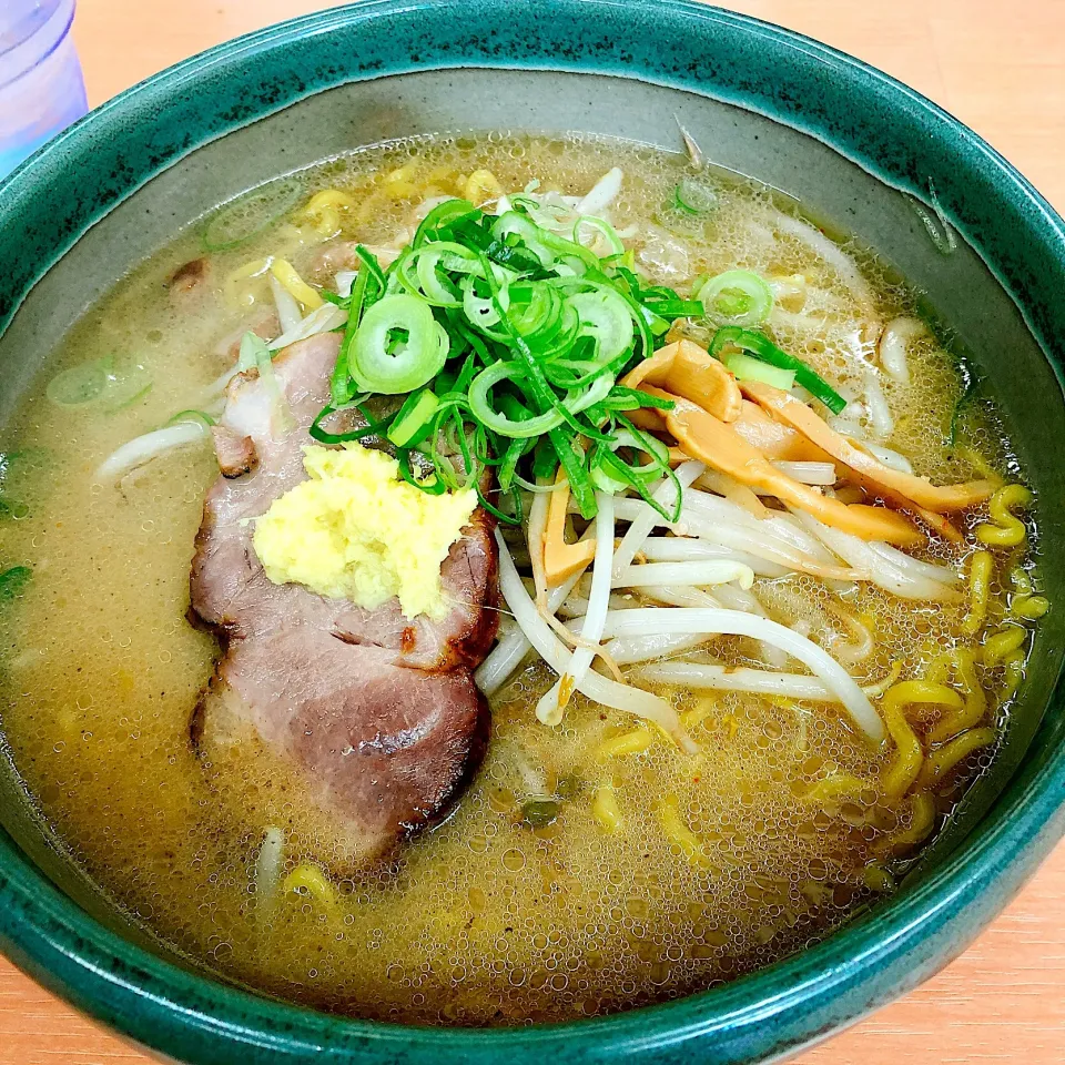 Snapdishの料理写真:北海道で食べた味噌ラーメン♫|nariさん