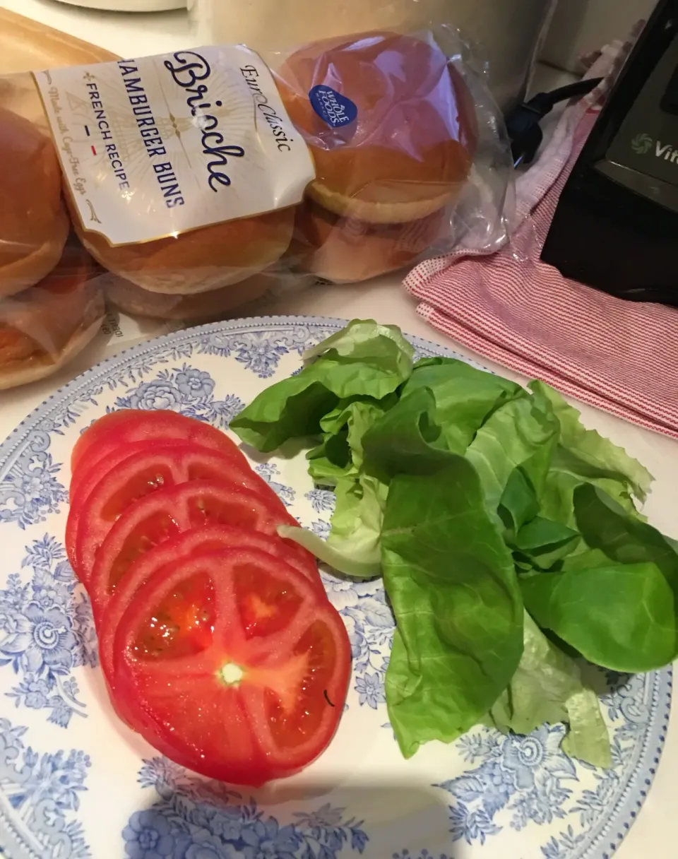 Making Brioche Turkey Burger #briocheturkeyburger  #tomatoes #bostonlettuce|🌺IAnneさん