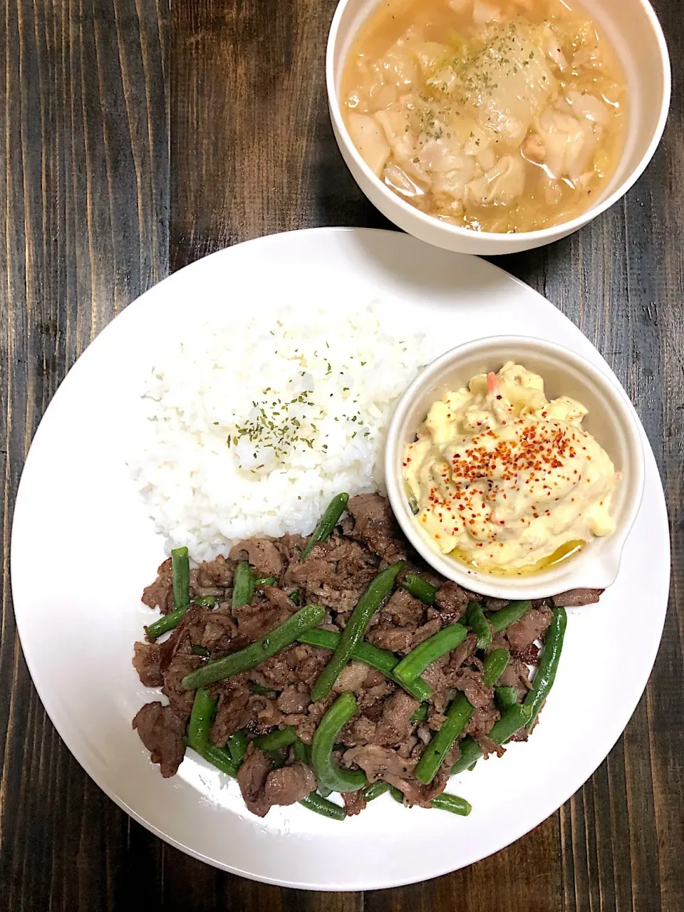 Dinner 2019/2/9 #牛肉といんげんのソテー #ツナマカロニサラダ #餃子スープ|LeBさん