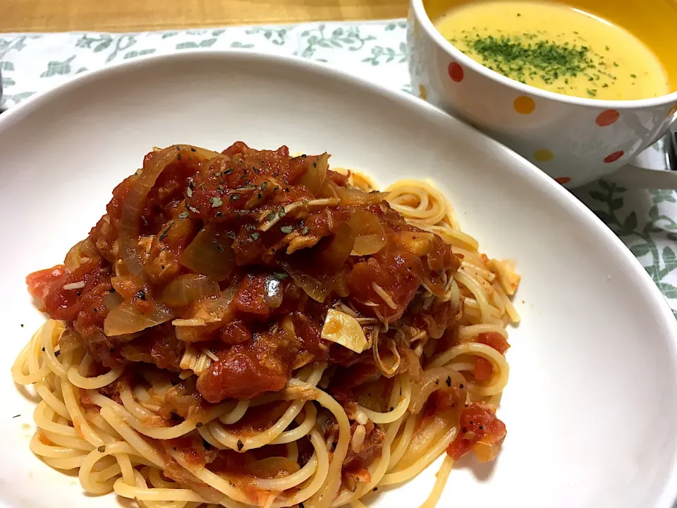 Snapdishの料理写真:ツナトマトソーススパゲティ、コーンスープ|こいちさん