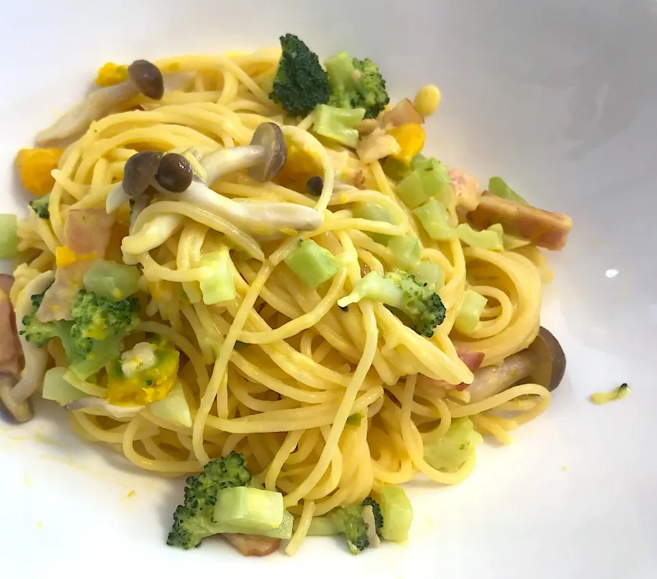 DELISH KITCHINより、簡単なのに濃厚な♪ブロッコリーときのこのクリームパスタ☆|やにゃさん