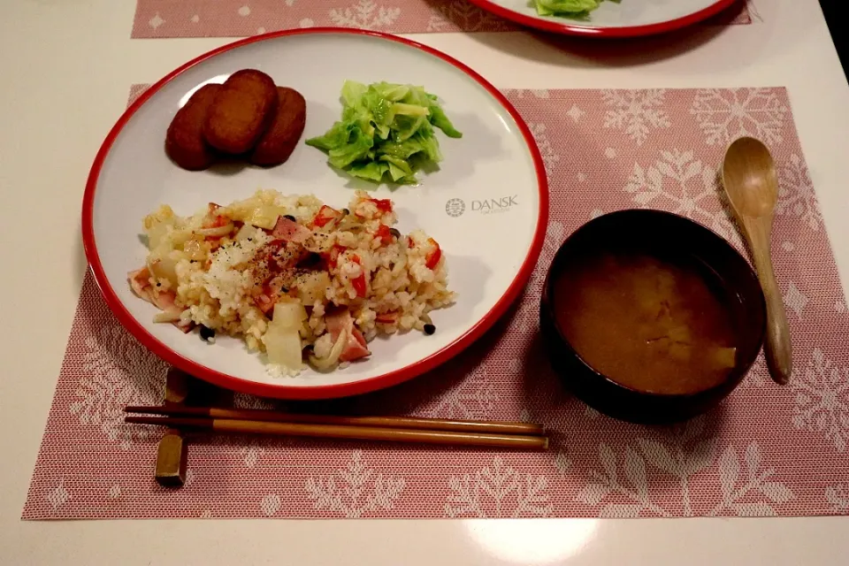 今日の夕食 大根とミニトマトの塩麹炊き込みご飯、さつま揚げ、じゃがいもとベーコンの味噌汁|pinknari🐰🌈さん