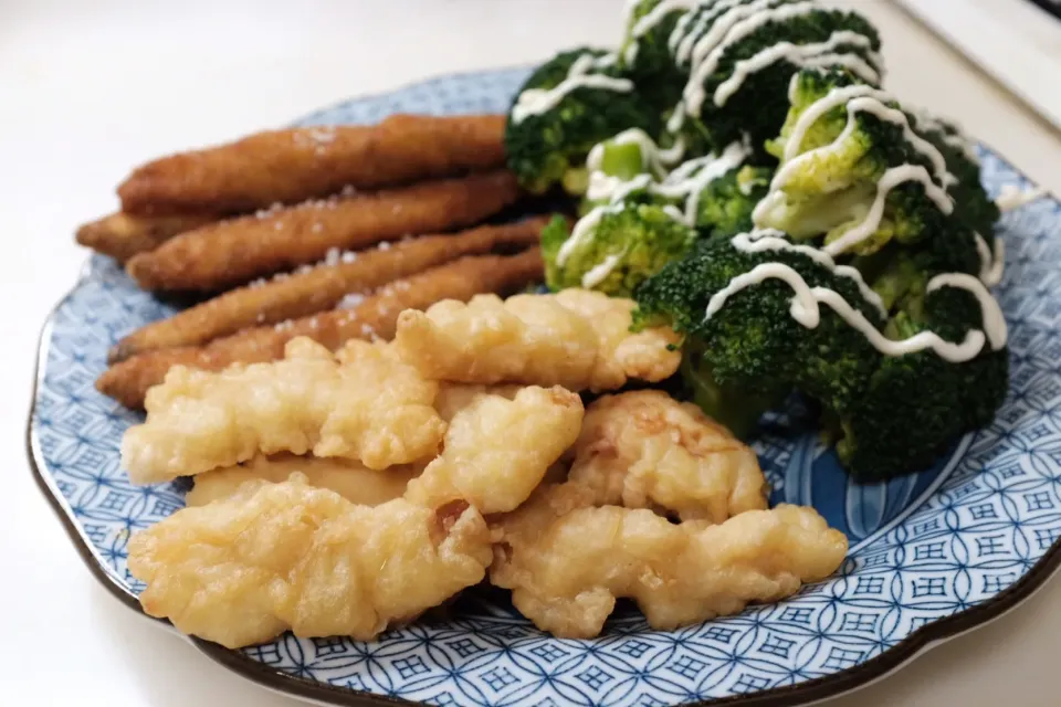 ‪近所の総菜屋で、鶏天とししゃもカツを買い、ブロッコリーを茹でた。‬
‪本麒麟のロング缶。‬|織友さん