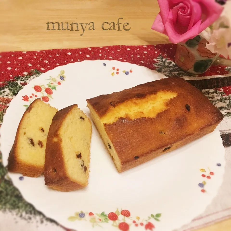 Snapdishの料理写真:レーズン入りバターケーキ | レシピブログ|❁❁❁さん