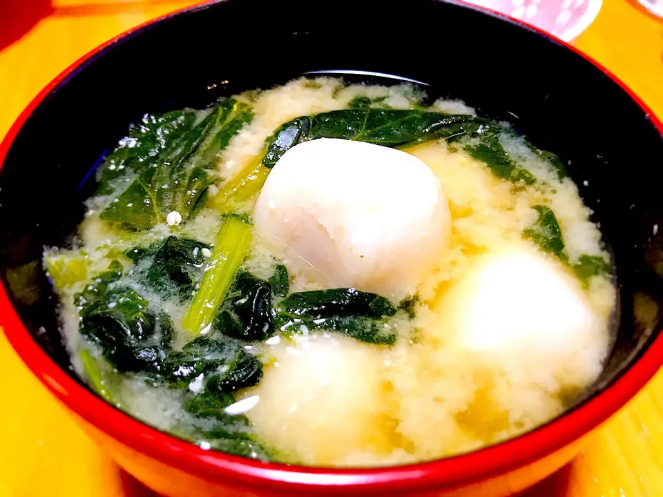 里芋とほうれん草の味噌汁が美味しいよ😊🍺|ジイジさん