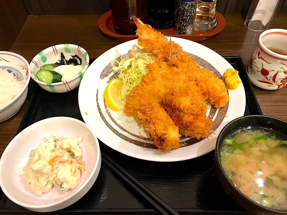 ミックスフライ定食にミニポテトサラダ|マハロ菊池さん