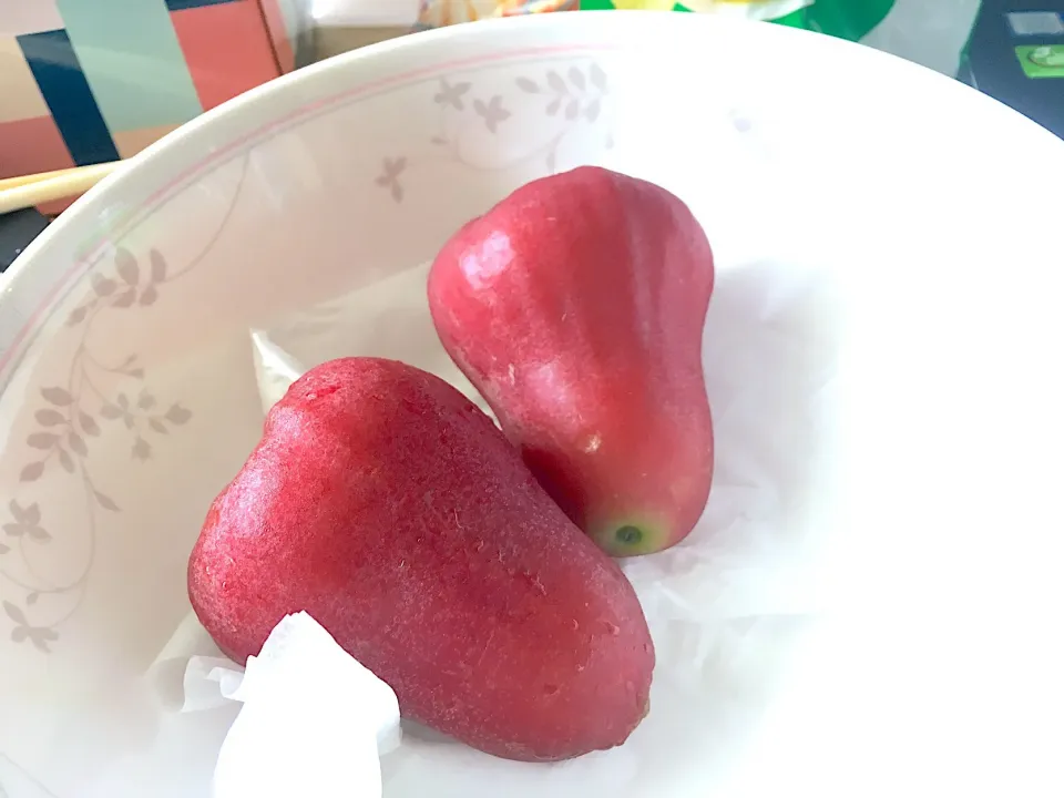 地味な美味しさチャンプー🍎(rose apple)in Bangkok Thai 分かる人いるかな？|lalapoさん