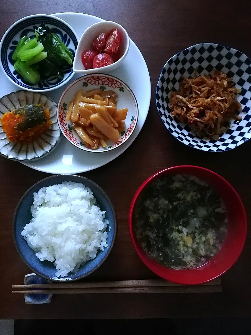 Snapdishの料理写真:新じゃがの甘酢炒め
トマトのナムル
かぼちゃの煮付け
小松菜のナムル
豚こま肉と切り干し大根の炒め物|ほっこりらさん