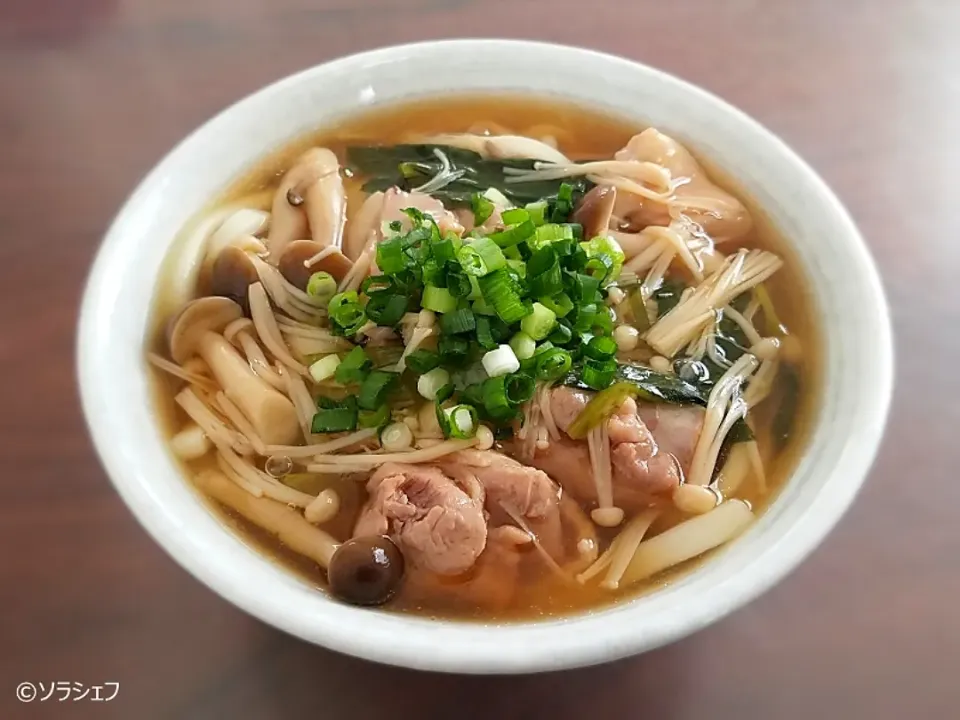 今日の昼ご飯は鶏肉ときのこのあんかけうどんだよ(*^^*)|ソラシェフさん