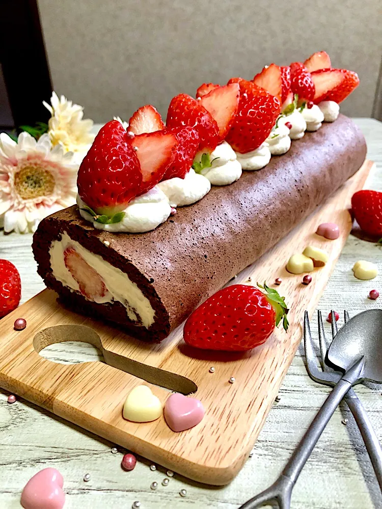 ココアシフォンロールケーキ🍓  #糖質制限  #おからパウダー  #ラカントs  #豆乳 #クリームチーズ|くっきいママさん