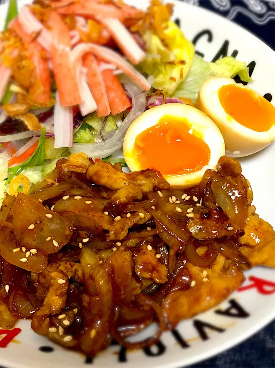 Snapdishの料理写真:今日の夕飯🍚豚コマのトンテキ風炒めと味付け玉子|琥珀さん