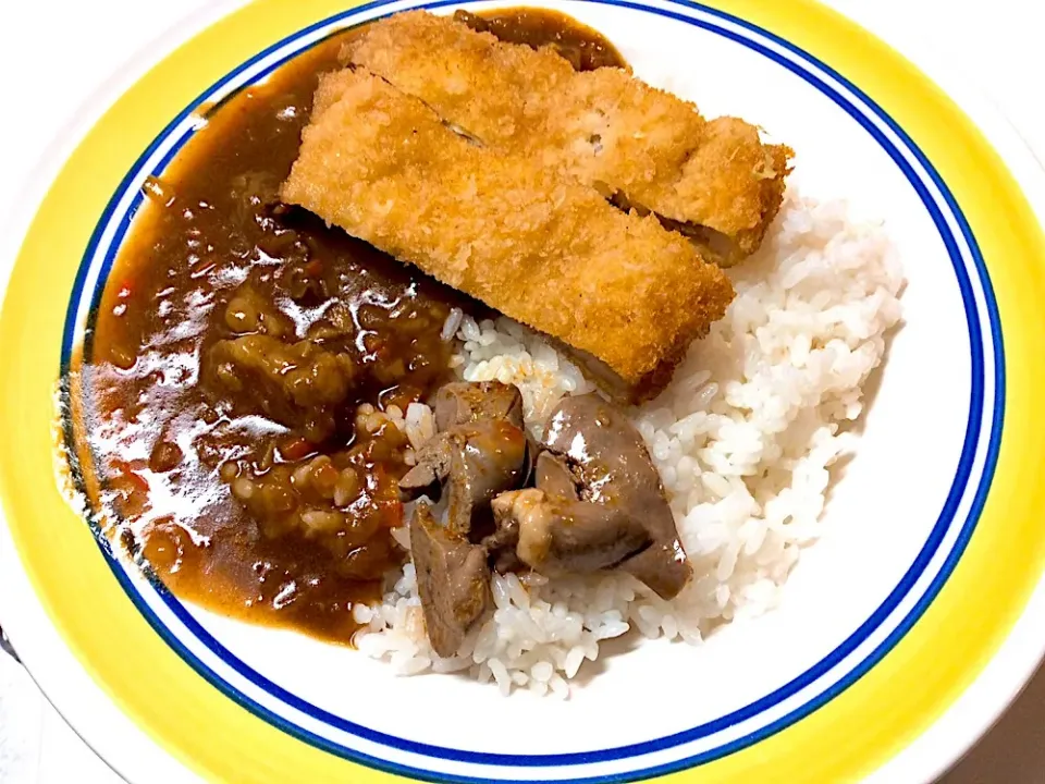 牛スジカレー🍛カツトッピング！😋|アライさんさん