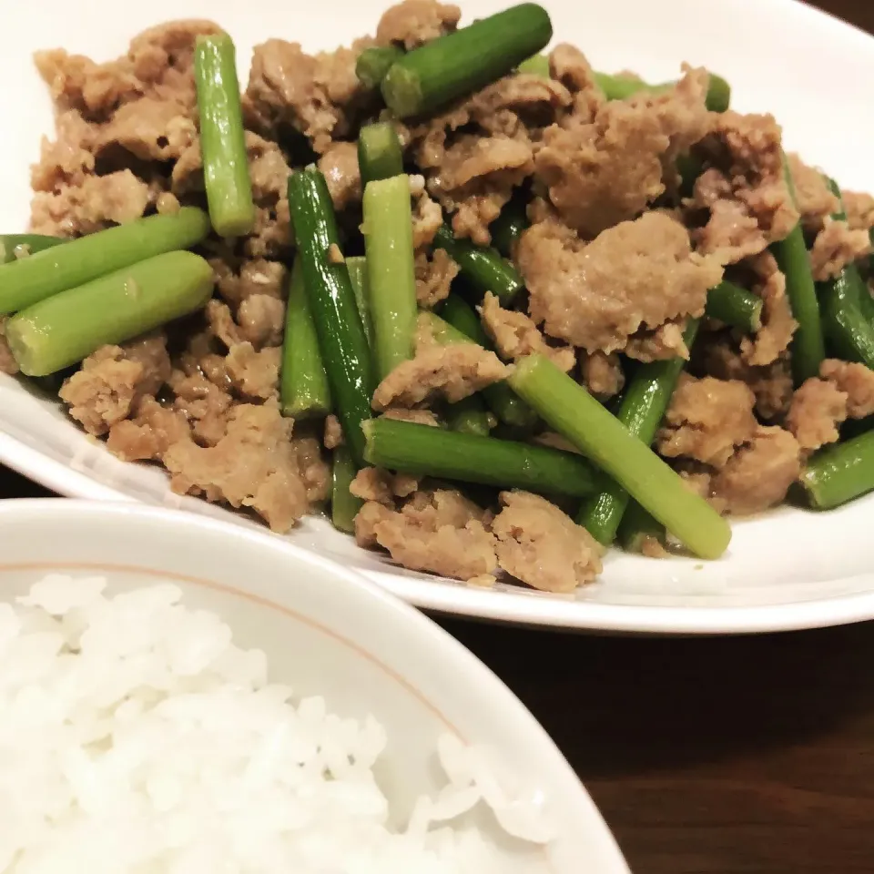 挽き肉とニンニクの芽の味噌炒め|ひーちゃんマンさん