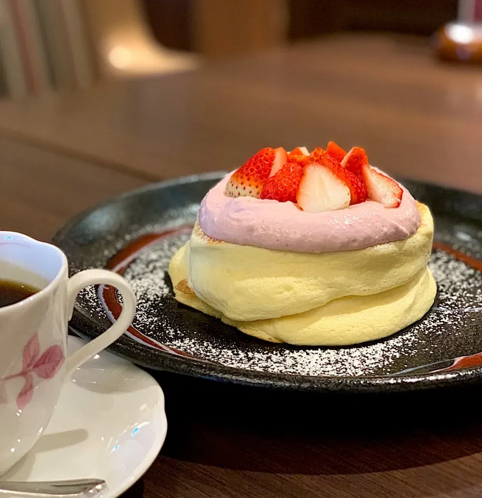 Snapdishの料理写真:高倉町珈琲店
いちごクリーム🍓パンケーキ|sakiさん