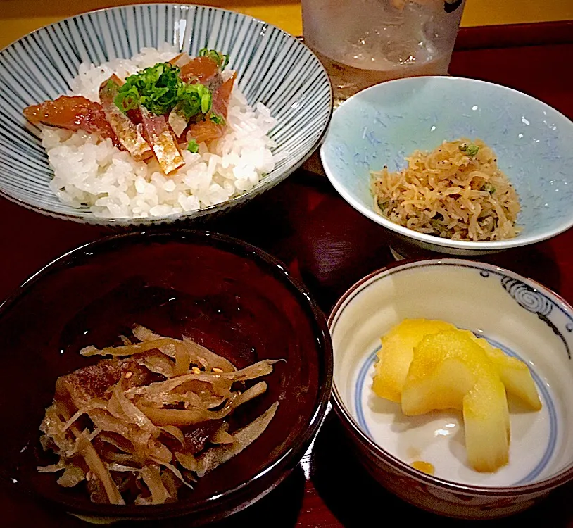 締め：漬け鯵ごはん                                           #かまどさん電気 の土鍋飯                                           きんぴら・じゃこ山椒・セロリ糠漬け|酒肴菜 kun                          自 2018.5.1さん