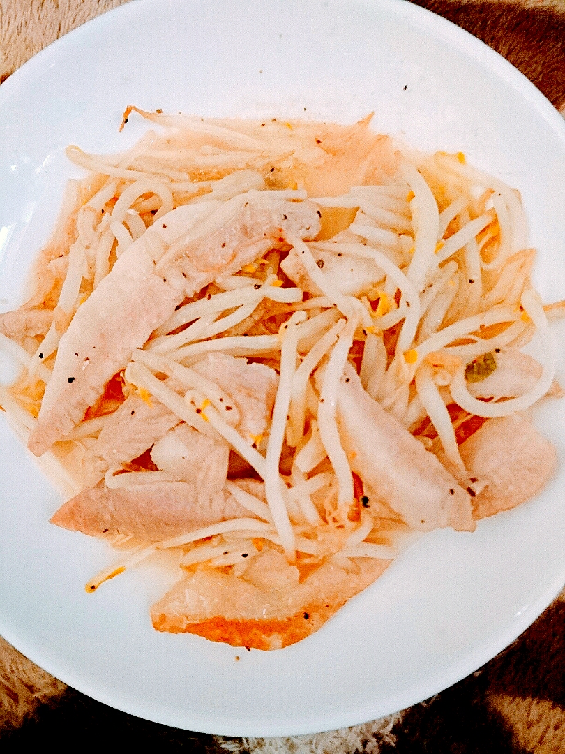豚トロ肉ともやしの炒め物