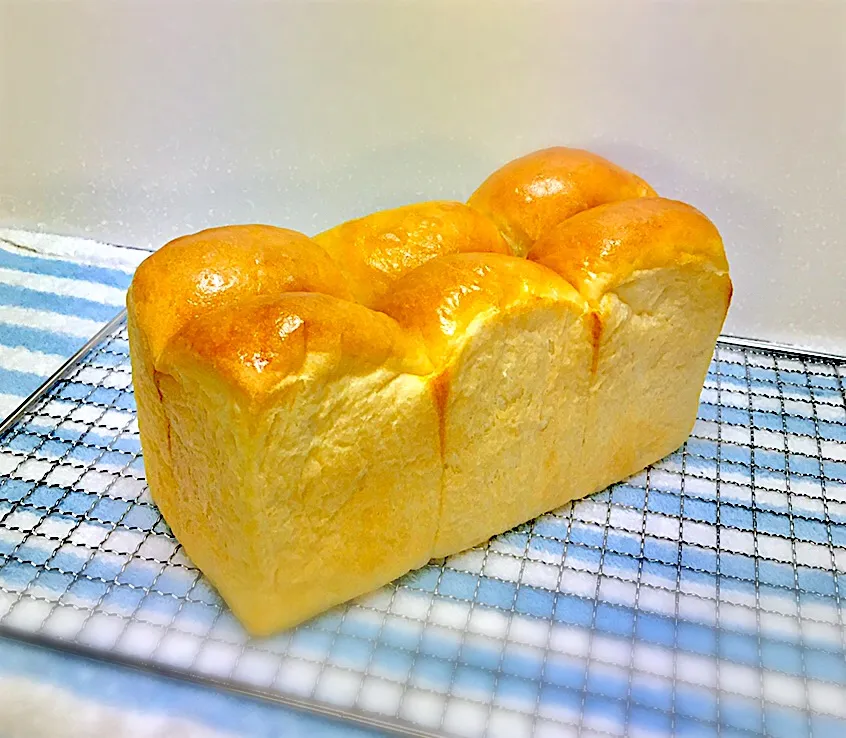 White Bread with Tangzhong(water roux, aka 湯種 in Japan)|gonbenさん