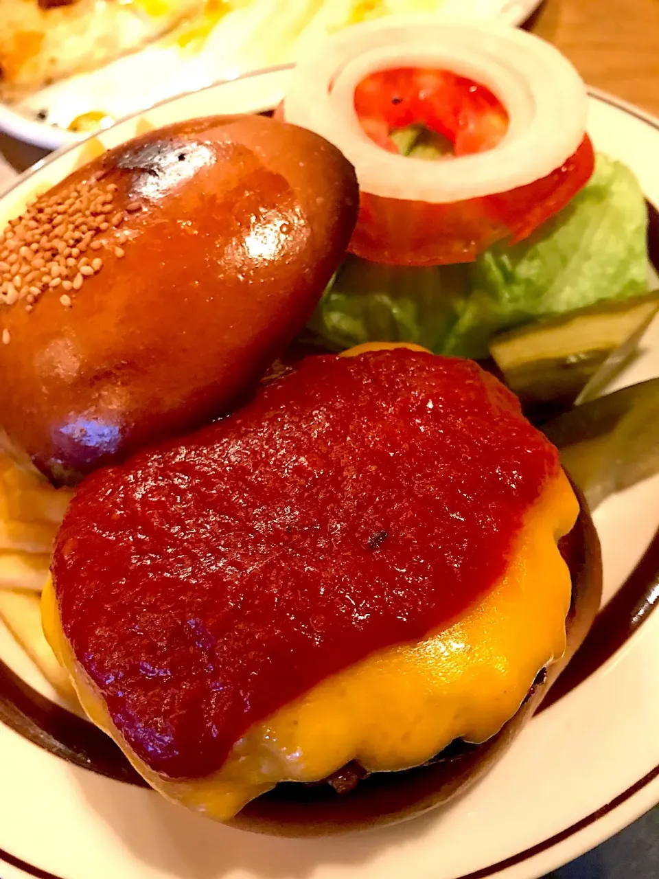 チーズバーガー🍔横田基地の近くのアメリカンな店。|Tomyさん