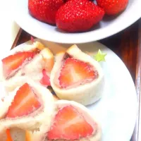 Snapdishの料理写真:いちご🍓&イチゴサンド🍞