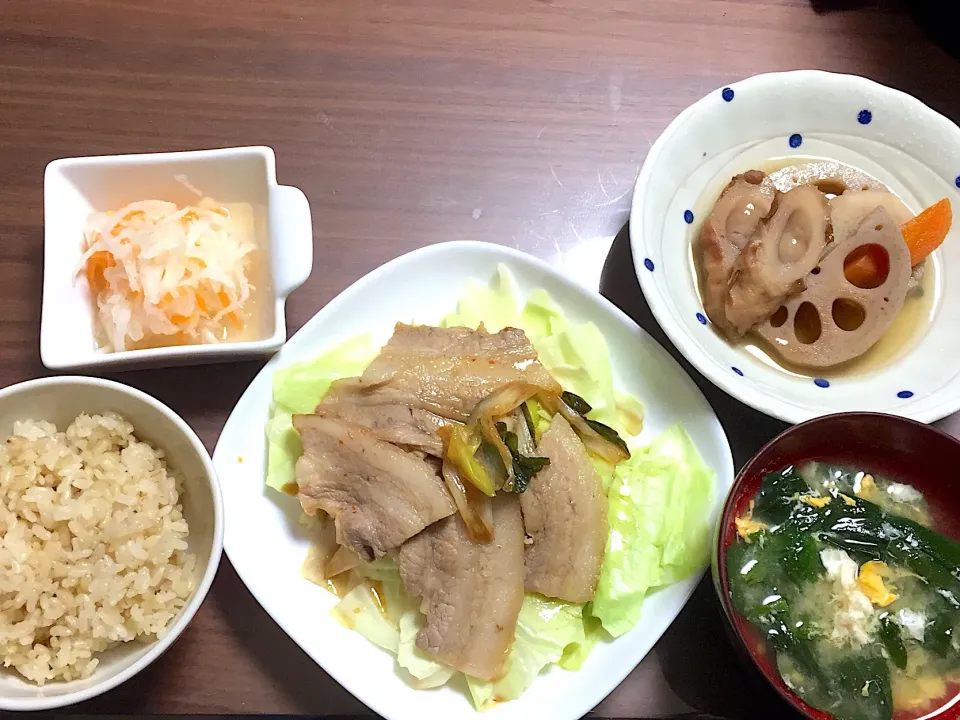 豚バラキャベツのコチュジャンだれ 根菜の煮物 ほうれん草と落とし卵の味噌汁 大根なます 生姜炊き込みご飯|おさむん17さん