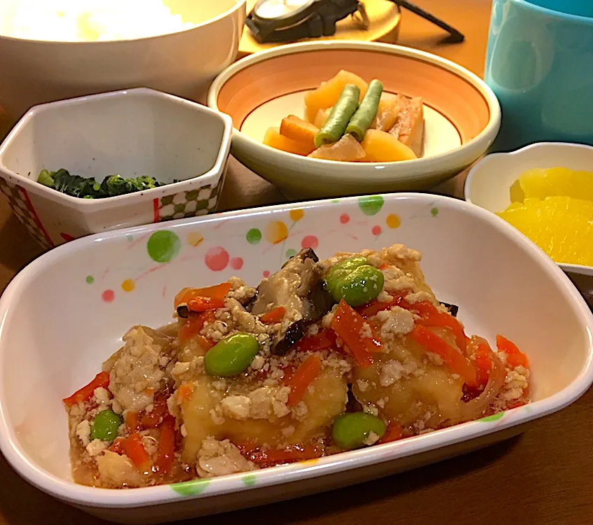 Snapdishの料理写真:アル中病棟の晩ごはん⭐️⭐️⭐️
ごはん🍚  揚げ豆腐の甘酢あん  大根の煮付け  生姜和え  パイナップル🍍|ぽんたさん