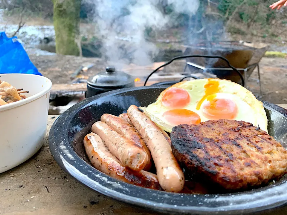 キャンプグリル赤鬼特性朝ごはん洋風 #キャンプ飯 #ハンバーグ|赤鬼のビルさん