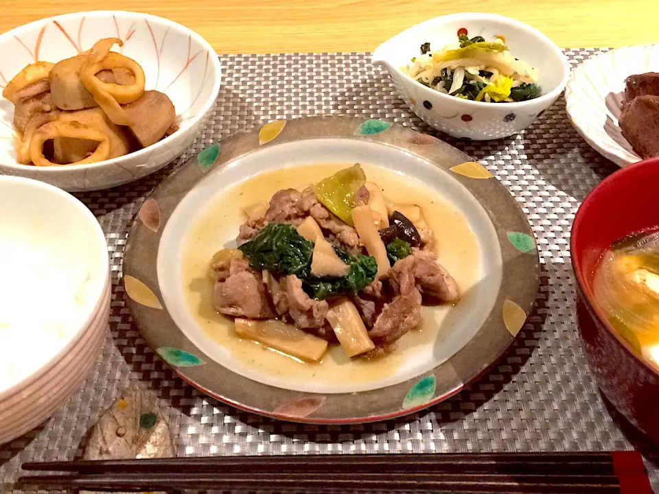 豚肉と青梗菜のオイスター炒め
いかと里芋の煮物
ほうれん草とモヤシのナムル
新たまねぎのお味噌汁|Saori.Sさん