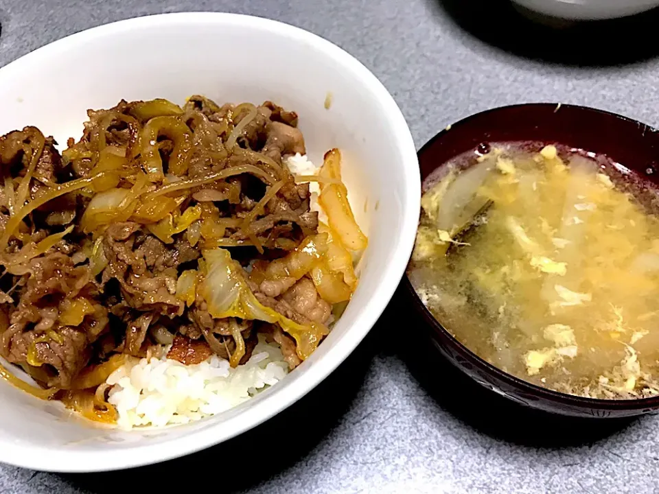 #夕飯  牛丼(牛肉もやし白菜ご飯)、昆布出汁玉子大根味噌汁|ms903さん