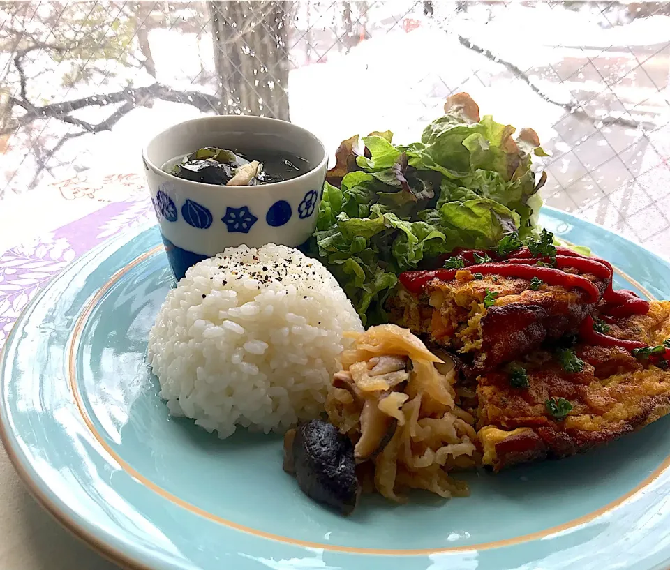 昼ごはん  高野豆腐のドライカレーでスペイン風オムレツワンプレート|砂雪さん