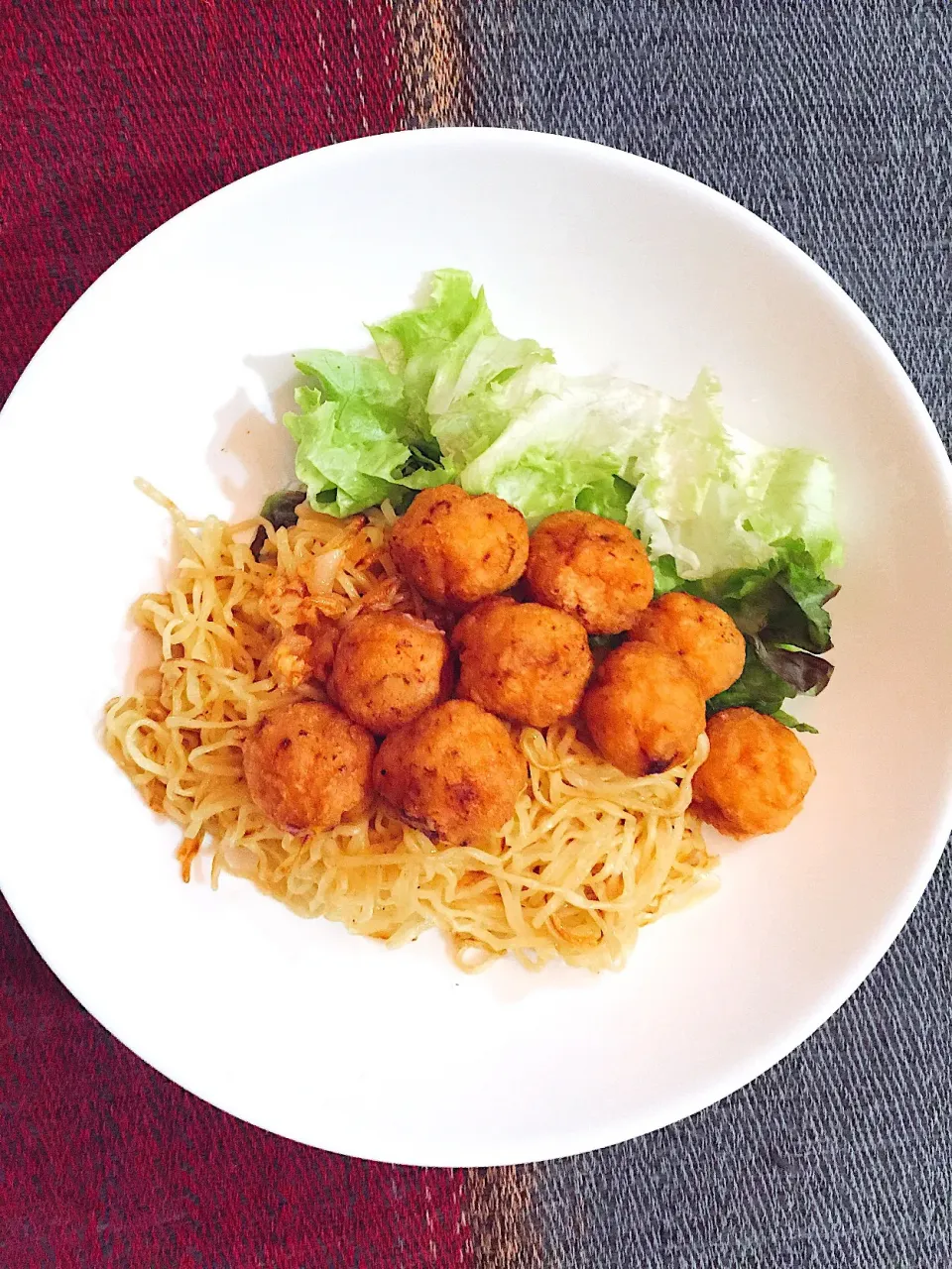 Noodle with shrimp ball|mee aphipongさん