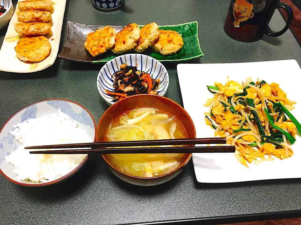 鶏胸肉のれんこんつくね 、ニラ玉 、ひじき煮  ＃おうちごはん|おこめさん