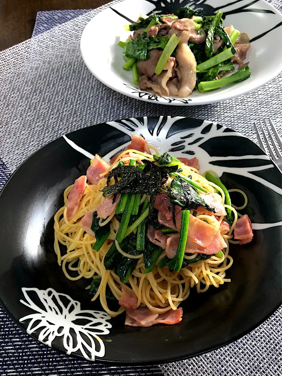 ✴︎ほうれん草とベーコンの和風醤油パスタ
✴︎豚肉と小松菜のバター炒め|AKUBI*:ஐ(●˘͈ ᵕ˘͈)さん