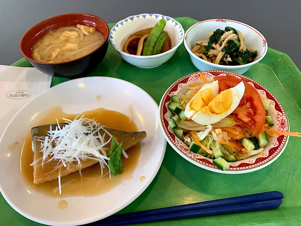 鯖の味噌煮、油揚と小松菜の煮びたし、いか大根、ミックスサラダ、味噌汁|Tadahiko Watanabeさん