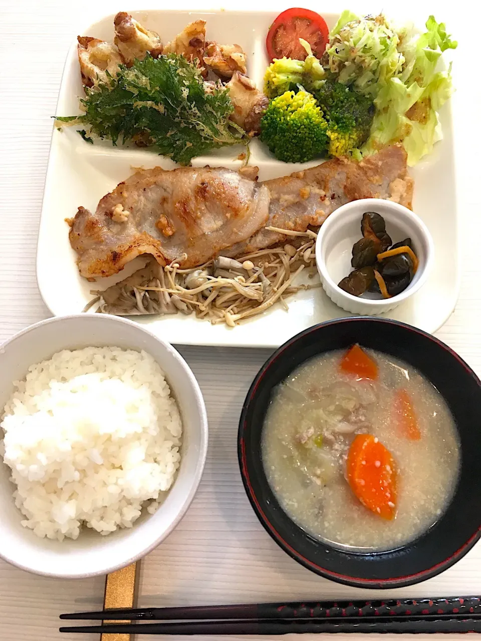 主人のお昼ご飯
酒粕と味噌の豚肉炒めと竹輪の天ぷら
粕汁|さやまさん