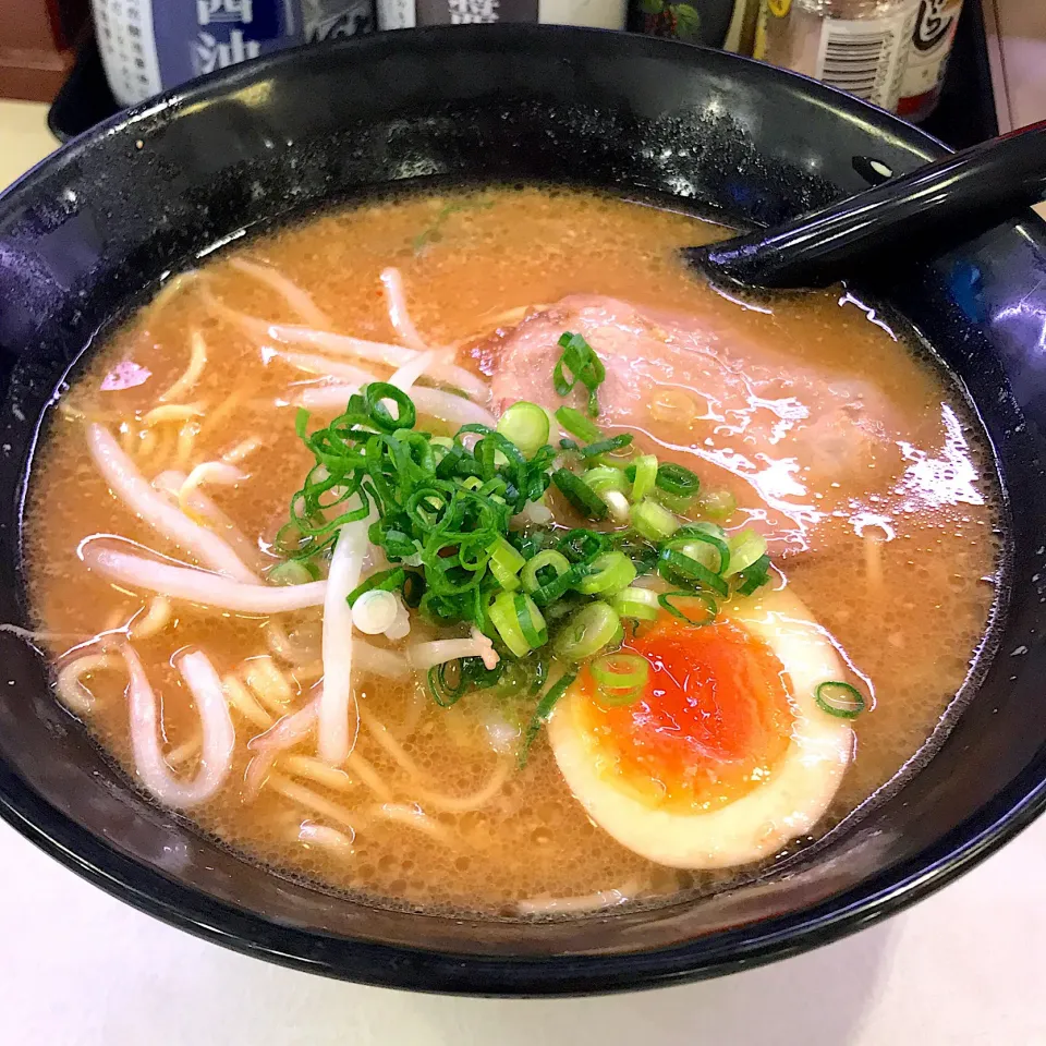 Snapdishの料理写真:濃厚！北海道味噌ラーメン@はま寿司|めぎゅさん