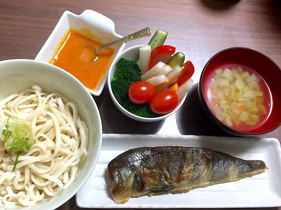 Snapdishの料理写真:ほっけの開き 余り野菜のコンソメスープ 野菜スティック味噌ディップ ぶっかけうどん|おさむん17さん