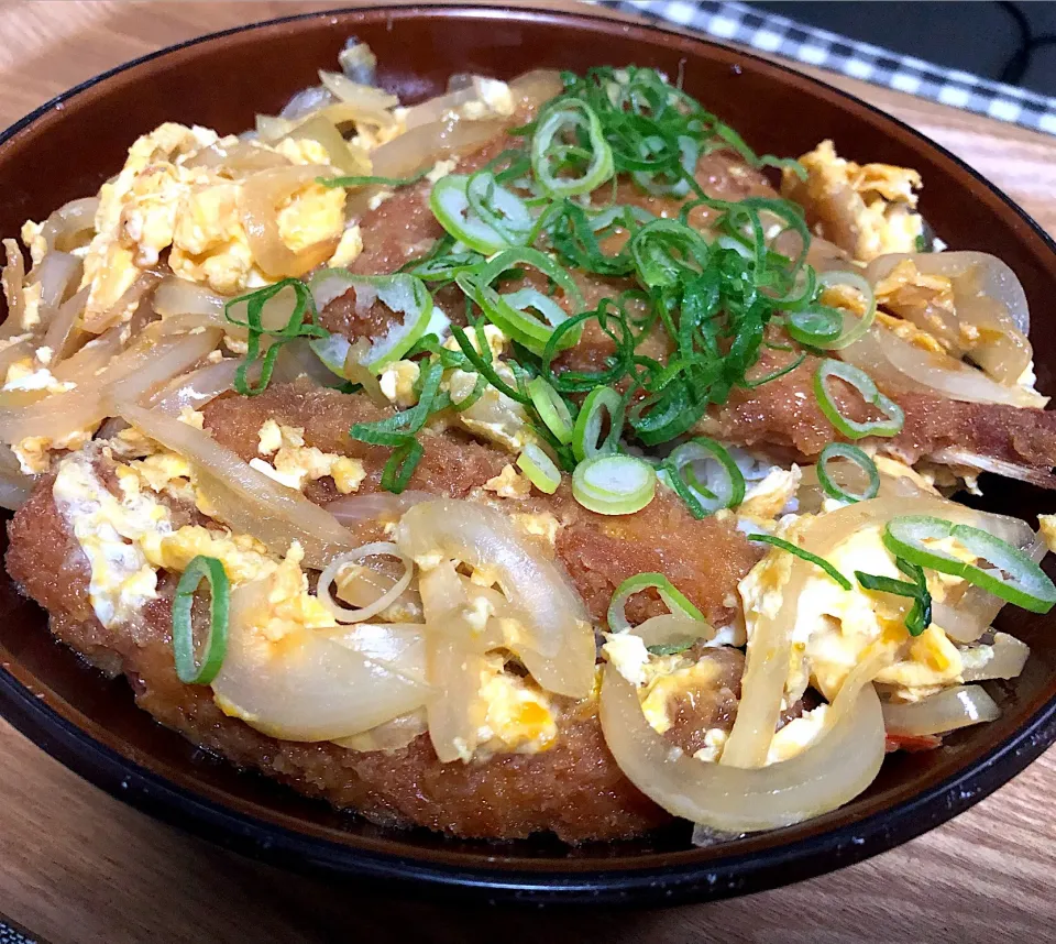 アジフライとエビフライの卵とじ丼|まぁたんさん