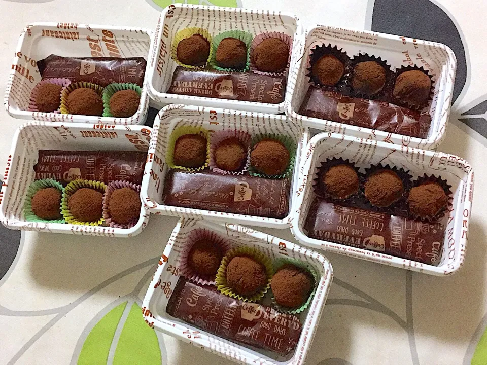 会社の義理チョコ。フロランタンと生チョコ。ちょっと頑張りすぎたー。|hanakoさん