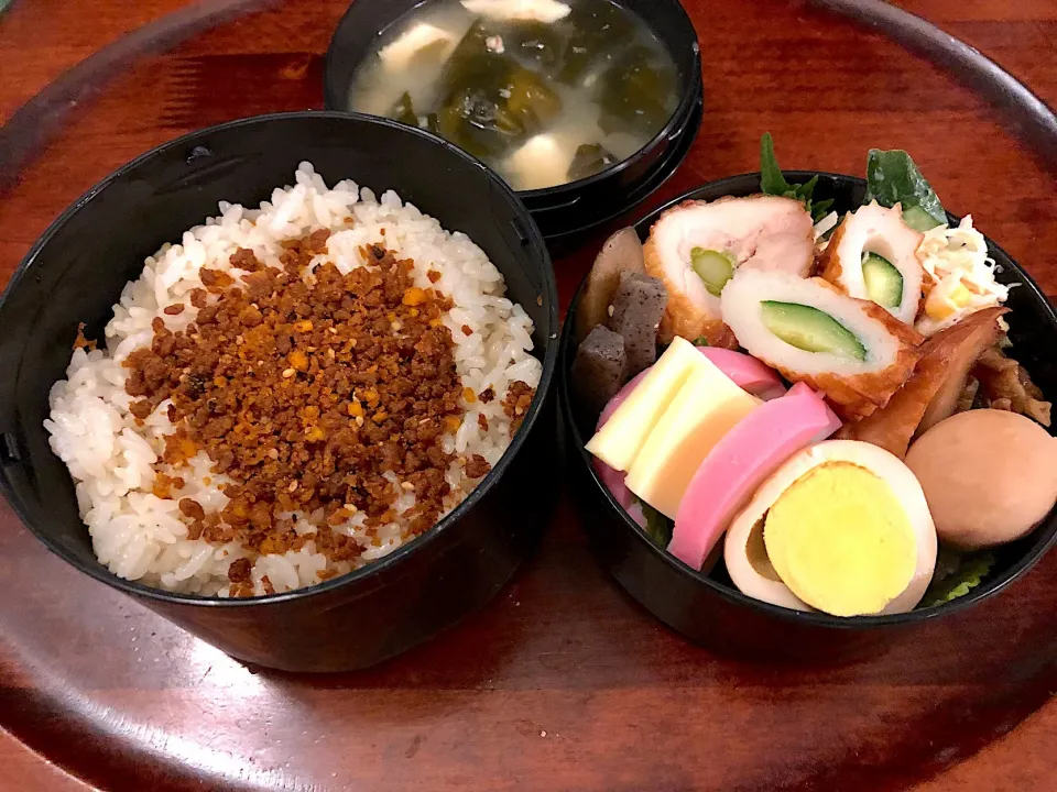 Snapdishの料理写真:本日も息子弁当🍱チキンアスパラロール🥓キャベツとカニカマのサラダ🥗おでん🍢電気圧力鍋使用🍢紅カマ🍱カレーチーズそぼろ🧀 #息子弁当  #サーモスランチジャー  #チキンアスパラ巻き  #キャベツサラダ  #かにかま  #おでん🍢  #電気圧力鍋 #紅カマ #カレーチーズそぼろ  #札幌  #中島公園  #snapdis|Yukie  Toriseさん