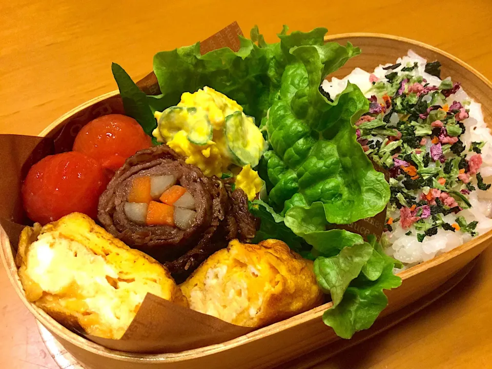 お弁当 今日も元気に出かけて行きました(*^^*)  いつもの卵焼き 八幡巻き かぼちゃのサラダ プチトマトのハニーマリネ   #お弁当|鴨吉さん