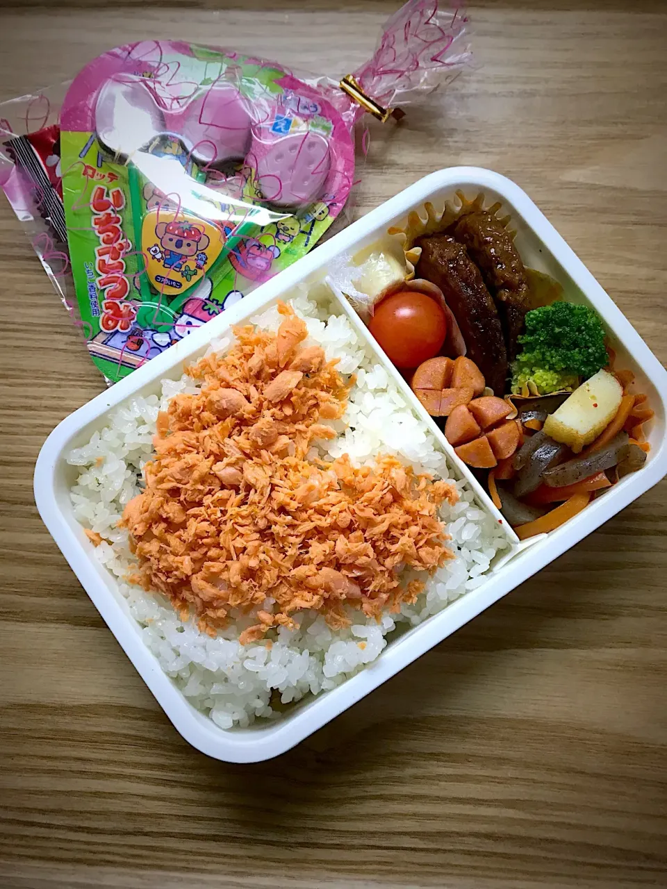 Snapdishの料理写真:旦那弁当
バレンタイン弁当|のむのむさん