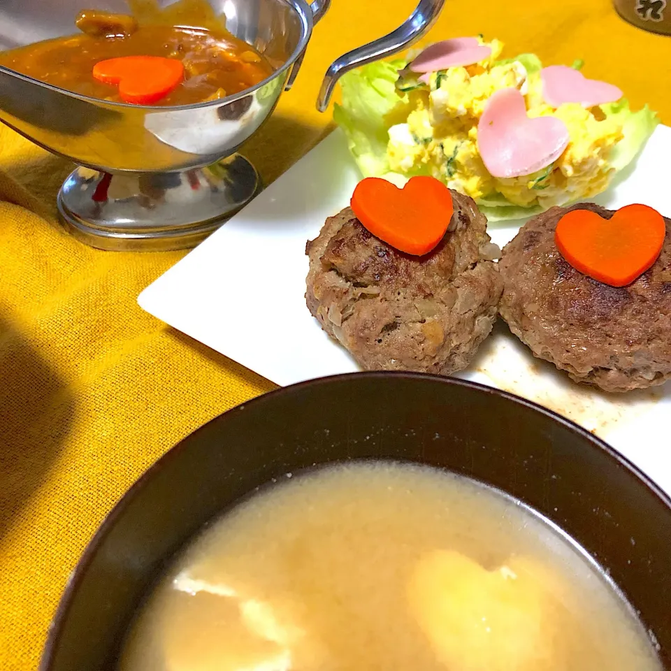 Snapdishの料理写真:#バレンタインディナー  #ハンバーグ  #カレー  #♡|カナ☆デップさん