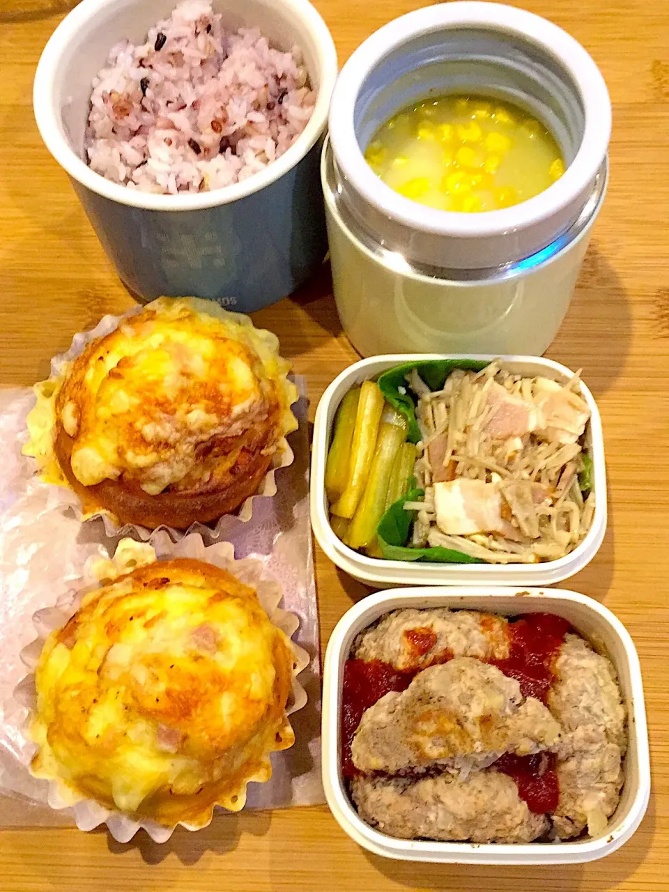 2/14の息子くん弁当🍱
車内用朝ごぱん🥐
 #弁当  #あさごぱん  #パン|ままみさん