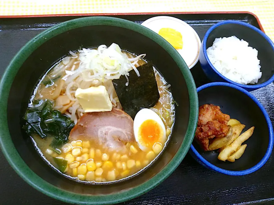 Snapdishの料理写真:味噌バターコーンラーメンライス・唐揚げポテト付き|nyama1さん